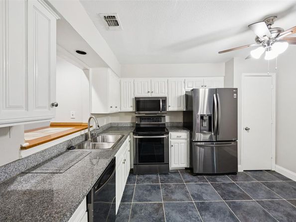 207 E Harwood Road  14, Euless Texas 76039