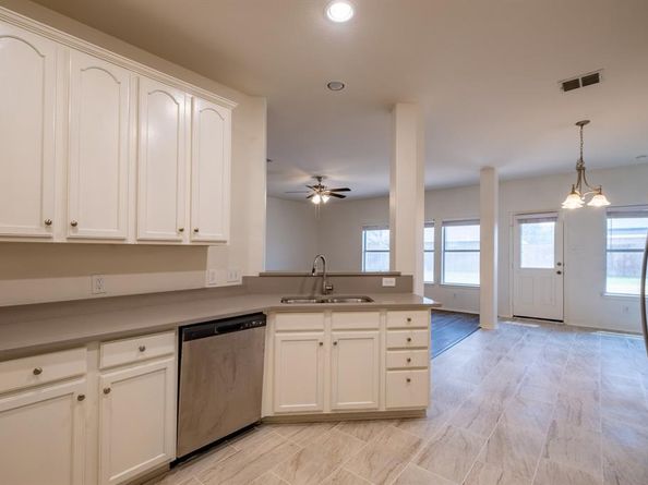 3227  Guadaloupe  , Grand Prairie Texas 75054