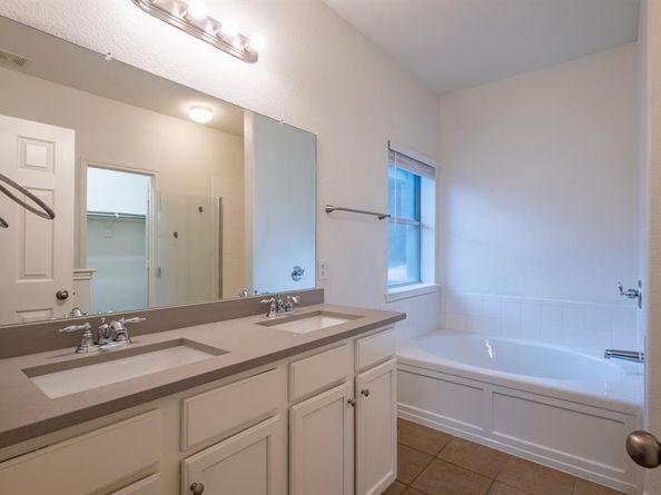 3227  Guadaloupe  , Grand Prairie Texas 75054