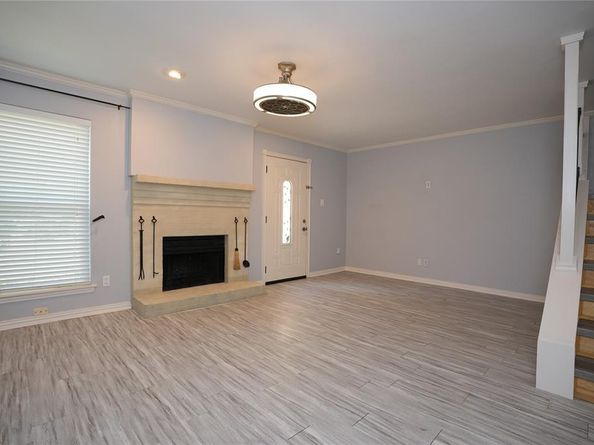 2276  Colony Court , Dallas Texas 75235