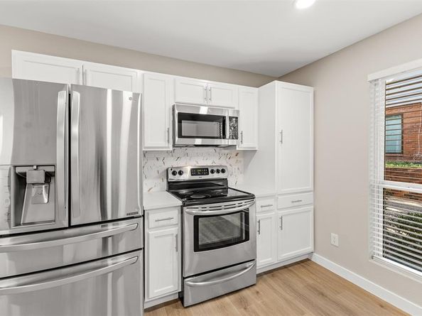 6738  Eastridge Drive  106, Dallas Texas 75231