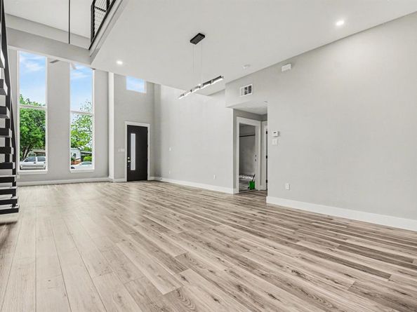 1442  Stella Avenue , Dallas Texas 75216
