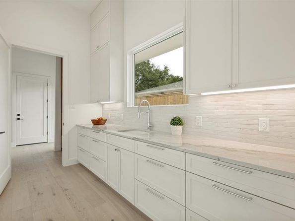 6633  Greenwich Lane , Dallas Texas 75230