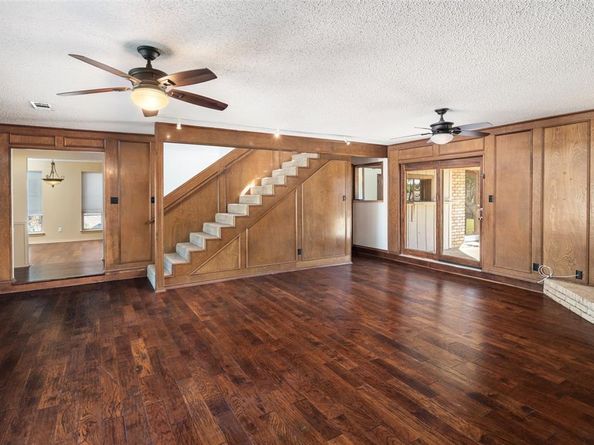 2621  Country Club Parkway , Garland Texas 75043