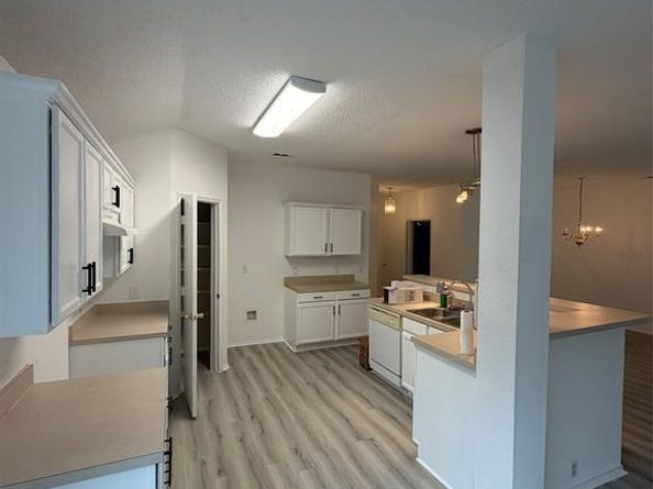 1937  Earnhardt Way , Dallas Texas 75217