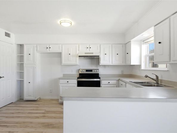 5810  Marina Drive  12, Garland Texas 75043