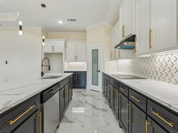 603 SW 15th Street , Grand Prairie Texas 75051