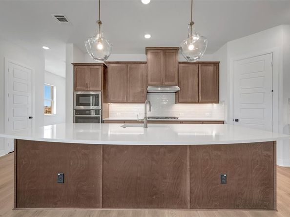 2097  Pine Grove Lane , Arlington Texas 76005