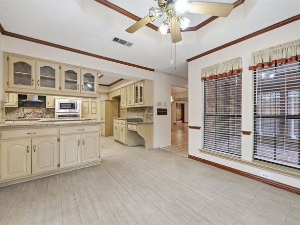 10211  Shadow Way , Dallas Texas 75243