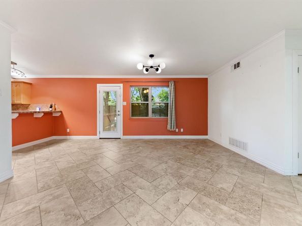 819  Del Mar Lane , Arlington Texas 76012