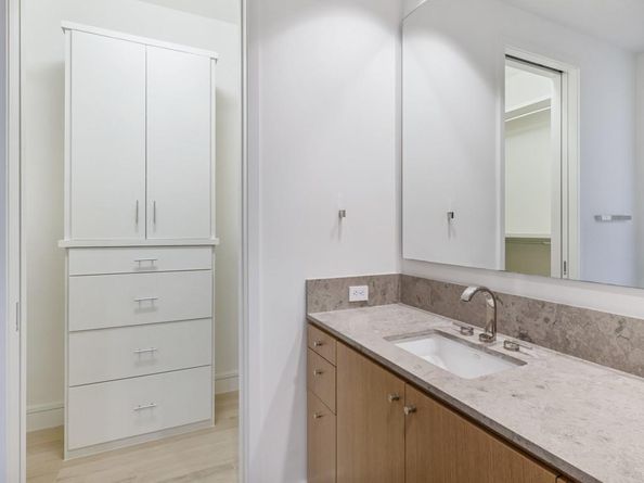 2408  Victory Park Lane  1036, Dallas Texas 75219