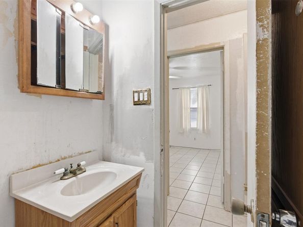 6435  Moonhill Drive , Dallas Texas 75241