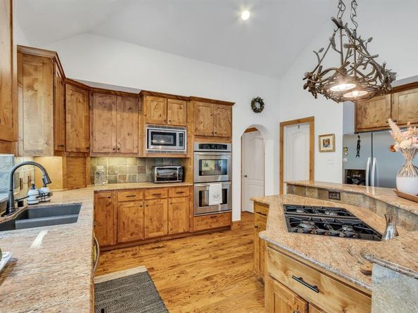 100 N Edgewater Drive , Highland Village Texas 75077