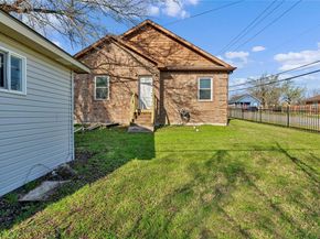 3022  Loving Avenue , Fort Worth Texas 76106