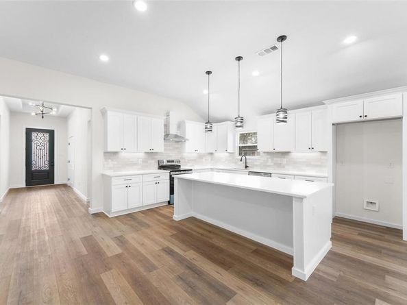 2434  Iroquois Street , Dallas Texas 75212