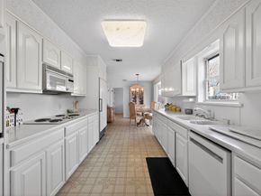 704  Castlewood Lane , Arlington Texas 76012