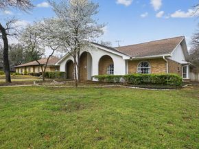 704  Castlewood Lane , Arlington Texas 76012