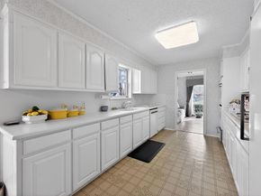 704  Castlewood Lane , Arlington Texas 76012