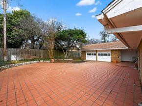 704  Castlewood Lane , Arlington Texas 76012