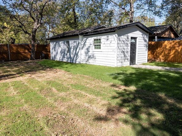 2823  Alaska Avenue , Dallas Texas 75216