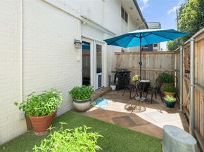 5915  Copperwood Lane  1141, Dallas Texas 75248