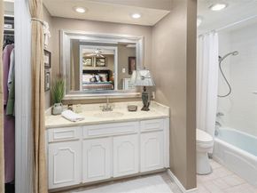 5915  Copperwood Lane  1141, Dallas Texas 75248