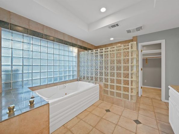 2804  Wood Wind Drive , Pantego Texas 76013