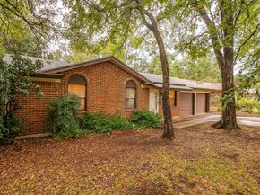 856  Broadway Avenue , Euless Texas 76040