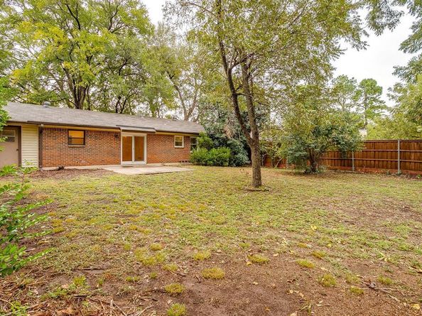 856  Broadway Avenue , Euless Texas 76040