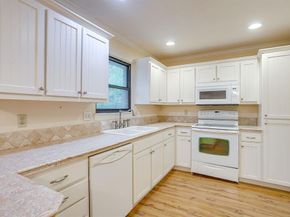 856  Broadway Avenue , Euless Texas 76040