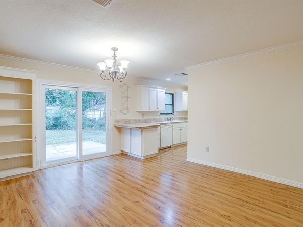 856  Broadway Avenue , Euless Texas 76040