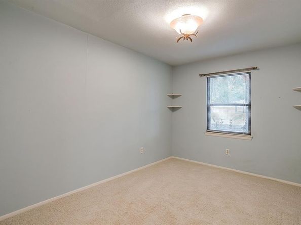 856  Broadway Avenue , Euless Texas 76040