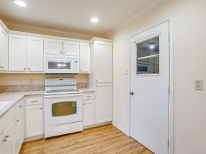 856  Broadway Avenue , Euless Texas 76040