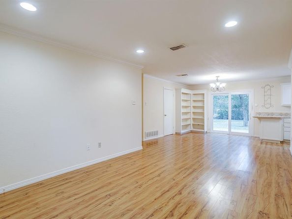 856  Broadway Avenue , Euless Texas 76040