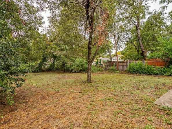 856  Broadway Avenue , Euless Texas 76040