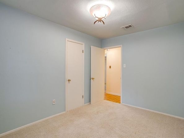 856  Broadway Avenue , Euless Texas 76040