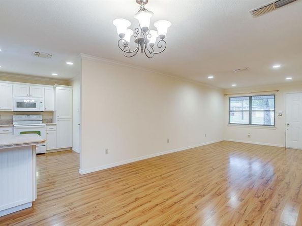 856  Broadway Avenue , Euless Texas 76040