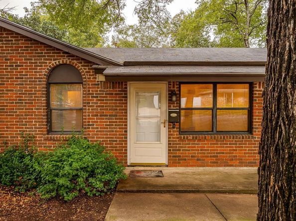 856  Broadway Avenue , Euless Texas 76040