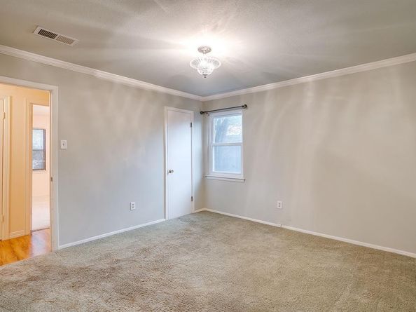 856  Broadway Avenue , Euless Texas 76040