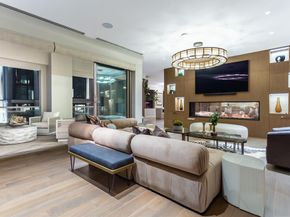 2300  WOLF Street  7D, Dallas Texas 75201