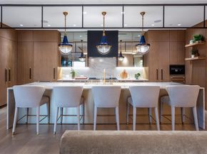 2300  WOLF Street  7D, Dallas Texas 75201