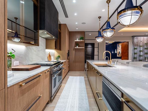 2300  WOLF Street  7D, Dallas Texas 75201