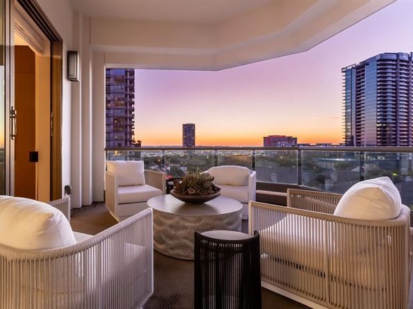 2300  WOLF Street  7D, Dallas Texas 75201