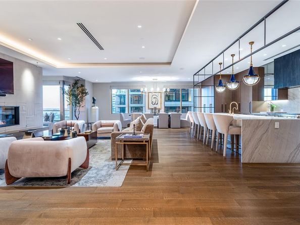 2300  WOLF Street  7D, Dallas Texas 75201