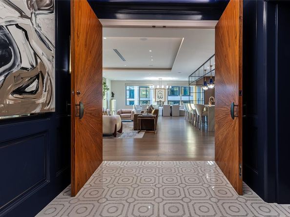 2300  WOLF Street  7D, Dallas Texas 75201