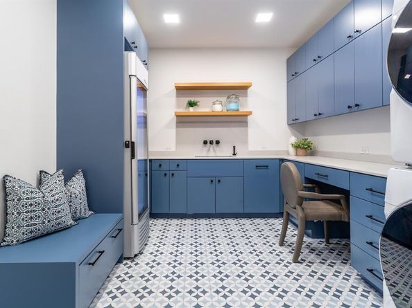 2300  WOLF Street  7D, Dallas Texas 75201