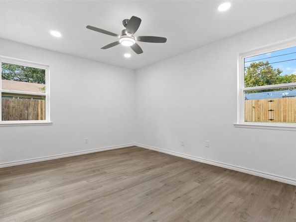 1231  Ravina  , Garland Texas 75041