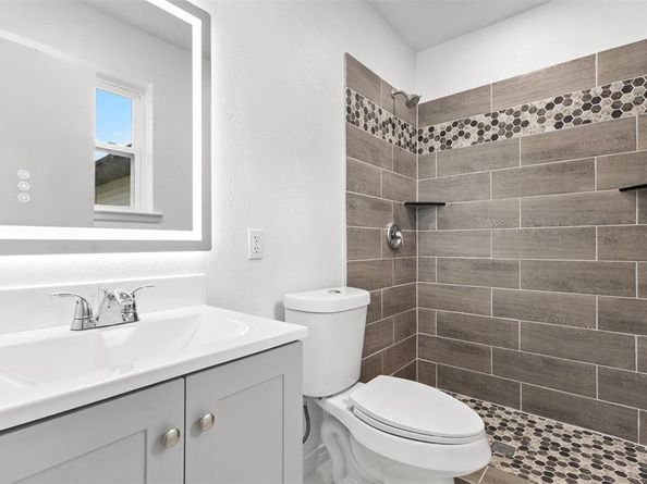 1231  Ravina  , Garland Texas 75041