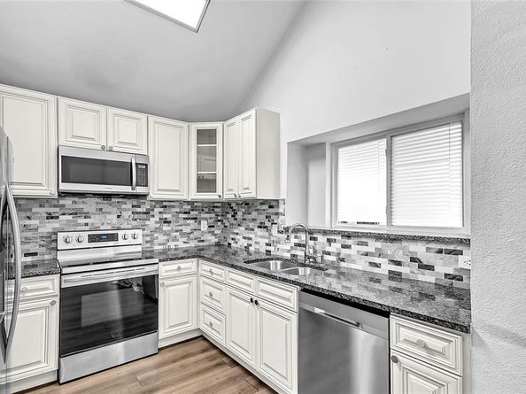 1332  Azalia Bend , Lewisville Texas 75067