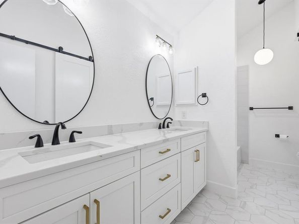 1534  Autumn Breeze Lane , Lewisville Texas 75077